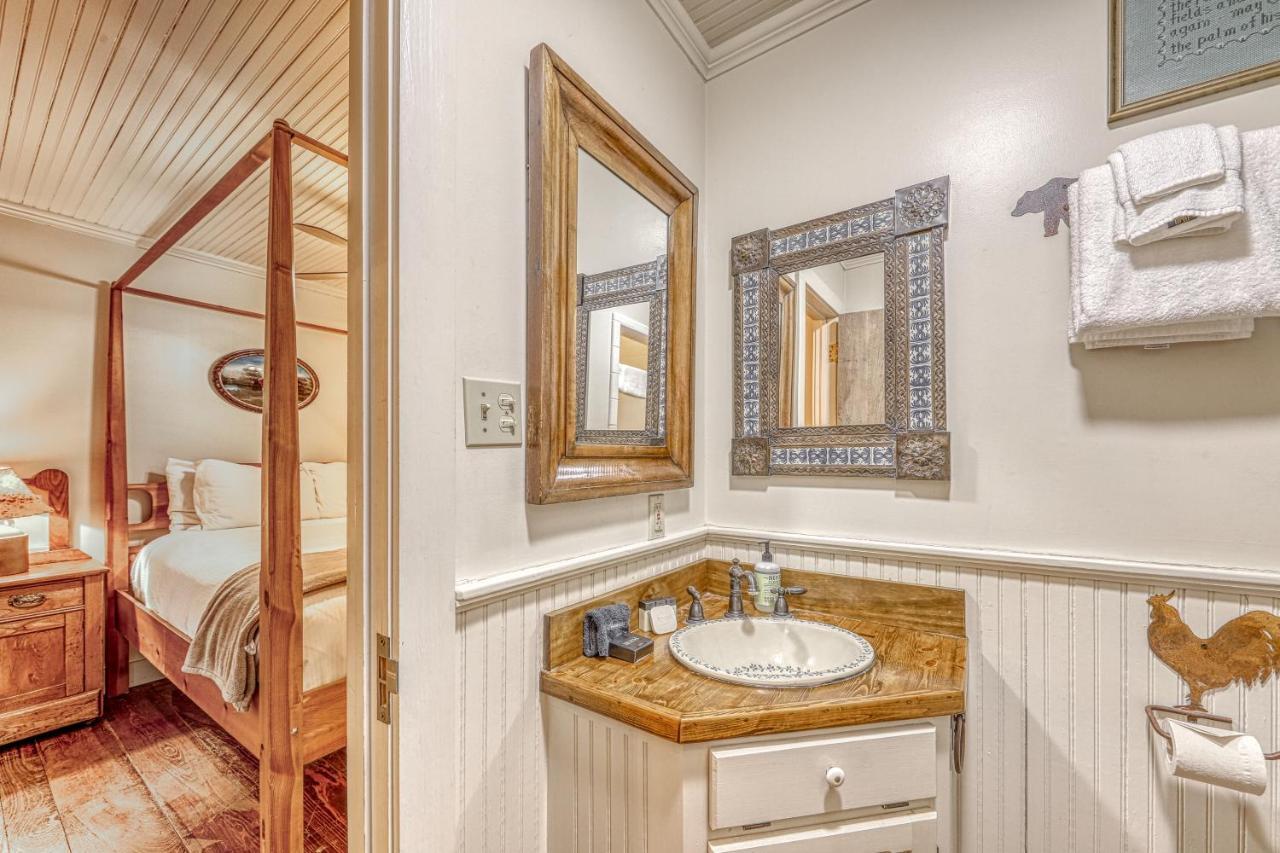 Вілла Town Creek Log Cabin Фредеріксбург Екстер'єр фото