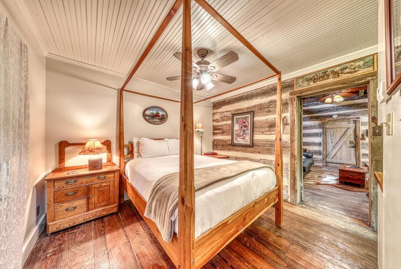Вілла Town Creek Log Cabin Фредеріксбург Екстер'єр фото
